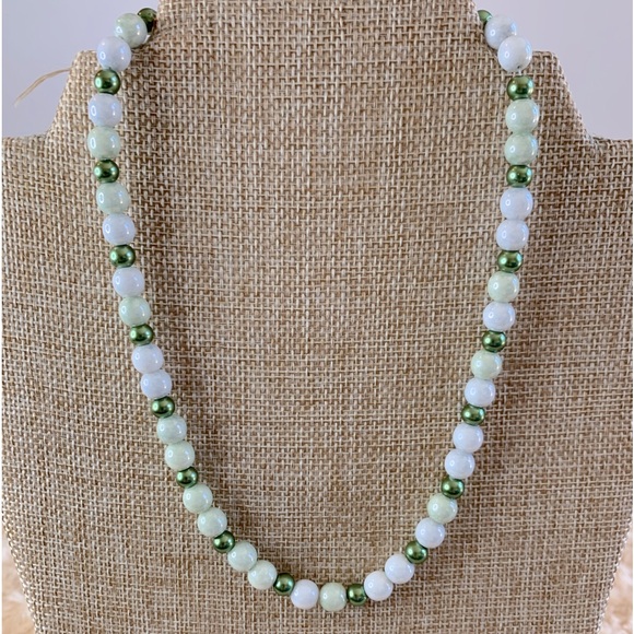 Unbranded Jewelry - Artisan Made Jade Acrylic Bead Toggle Clasp Necklace